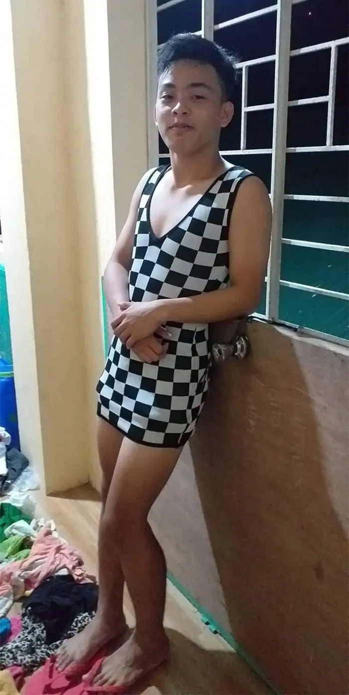 30 Funny Pics Of Filipinos Dressed Up In 'Unsuitable' Donated Clothes At A Volcano Evacuation Center