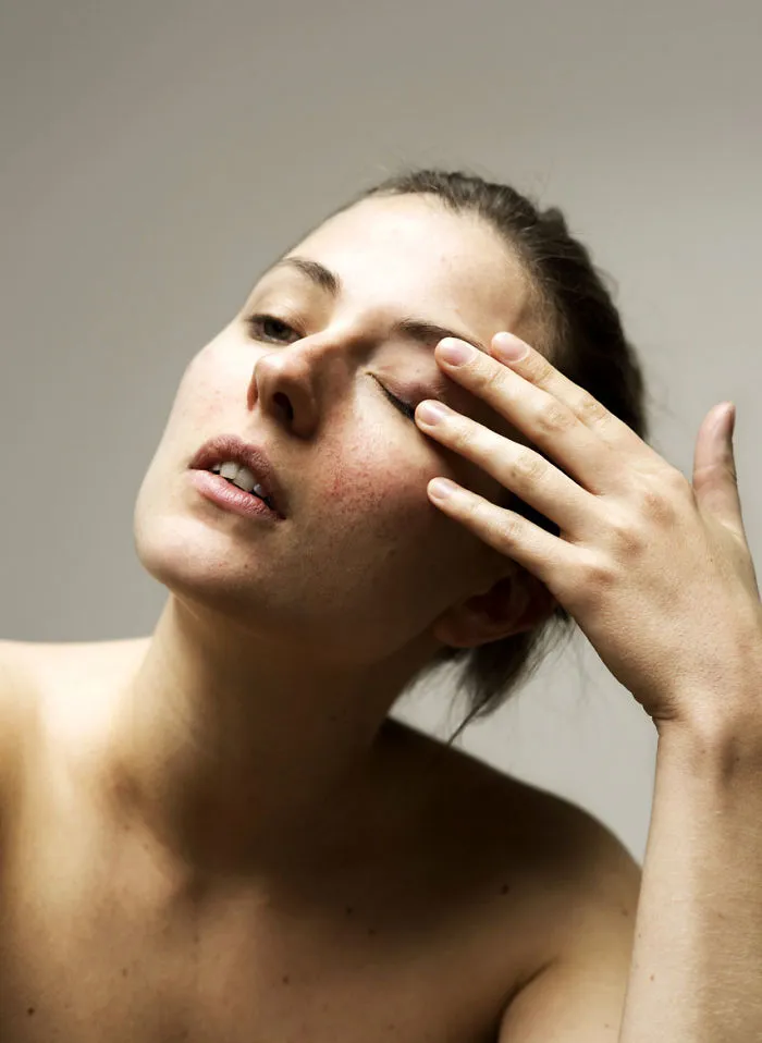 In The World Of Filters And Facetune, This Photographer Calls Us To Appreciate The Real Faces Of Women