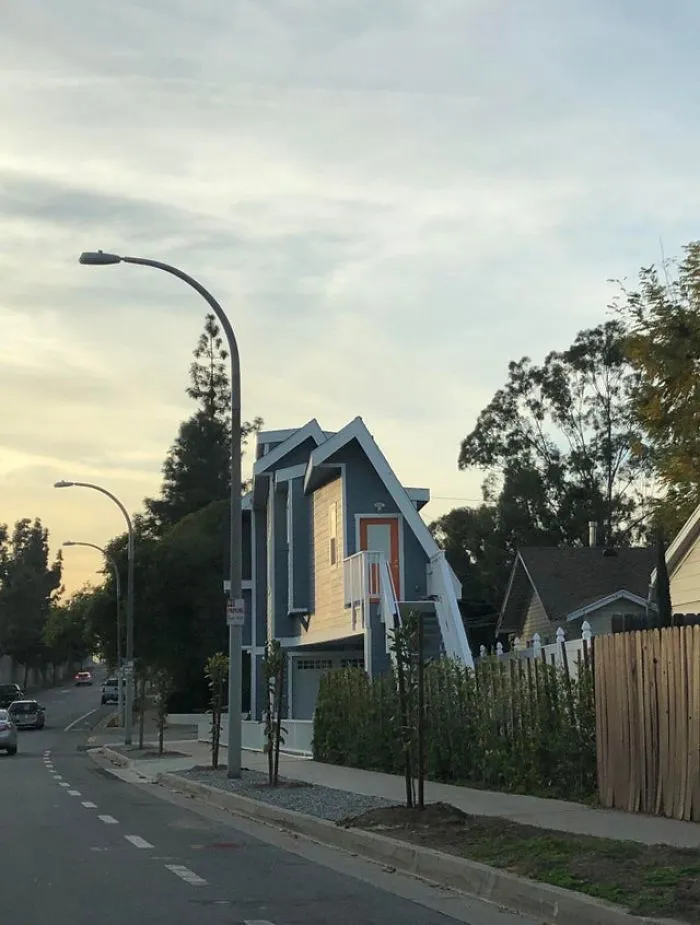 "This really narrow house"