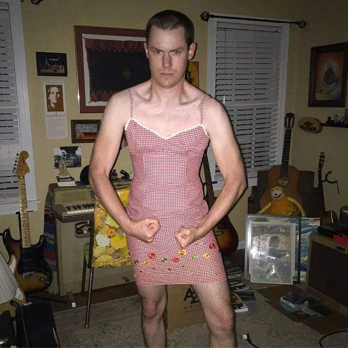 Guy Shows What $20 Can Get You At Thrift Stores, And The Results Are So Stupid It's Hilarious