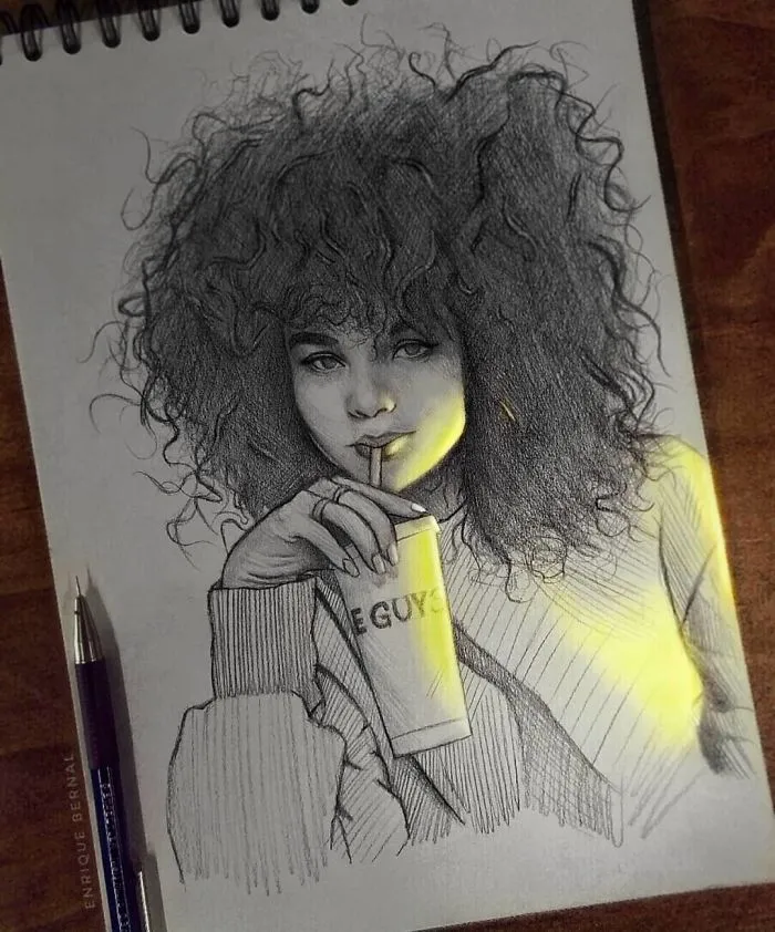 Este artista mexicano consigue que sus dibujos reluzcan con una técnica única, y el resultado es alucinante