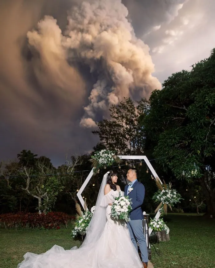 30 Photos That Show The Terrifying Power Of The Taal Volcano Which Just Erupted In The Philippines
