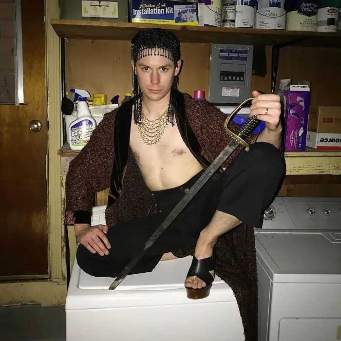 Guy Shows What $20 Can Get You At Thrift Stores, And The Results Are So Stupid It's Hilarious