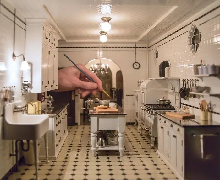 30 Historically Accurate Miniature Rooms That This Artist Builds On A 1:12 Scale