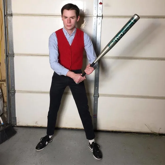Guy Shows What $20 Can Get You At Thrift Stores, And The Results Are So Stupid It's Hilarious