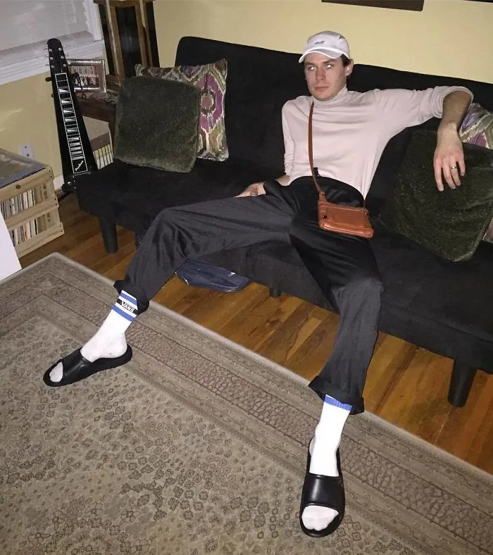 Guy Shows What $20 Can Get You At Thrift Stores, And The Results Are So Stupid It's Hilarious