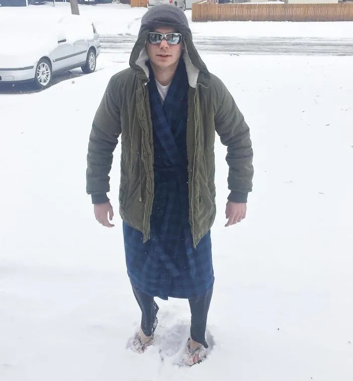 Guy Shows What $20 Can Get You At Thrift Stores, And The Results Are So Stupid It's Hilarious