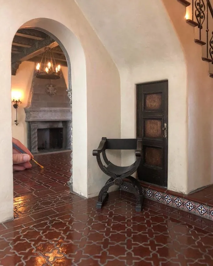 30 Historically Accurate Miniature Rooms That This Artist Builds On A 1:12 Scale