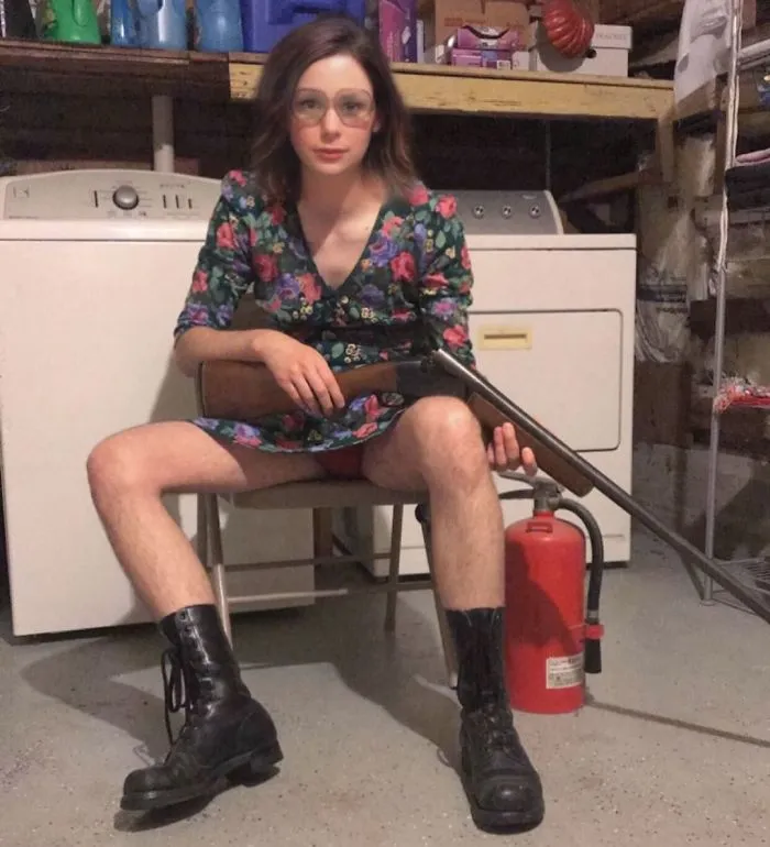 Guy Shows What $20 Can Get You At Thrift Stores, And The Results Are So Stupid It's Hilarious