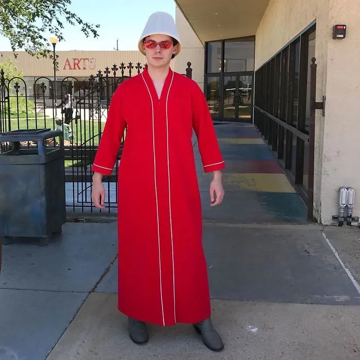 Guy Shows What $20 Can Get You At Thrift Stores, And The Results Are So Stupid It's Hilarious