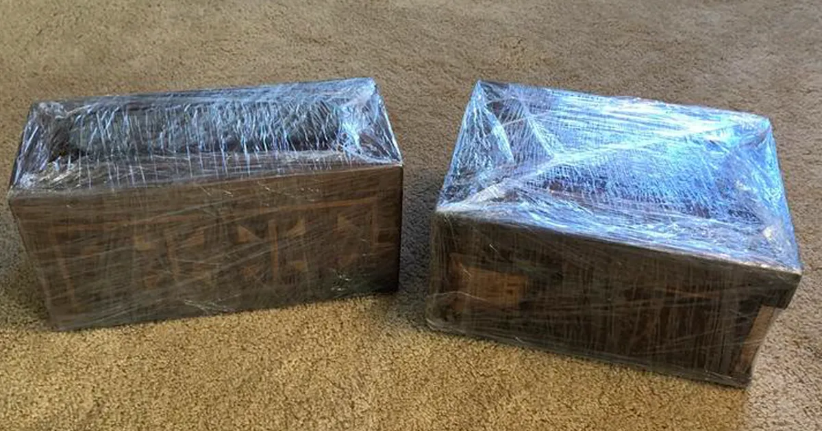 Un ladrón de bancos escondió algo en unas "cajas misteriosas", y 100 años después son abiertas por su bisnieto