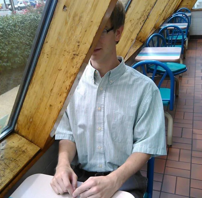 Esperando cenar en un restaurante de tacos