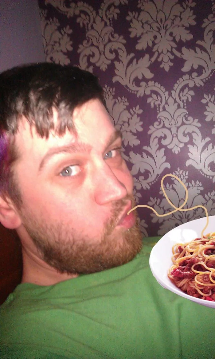 25 Times Internet Trolls Fixed Duckface Selfies By Adding Spaghetti