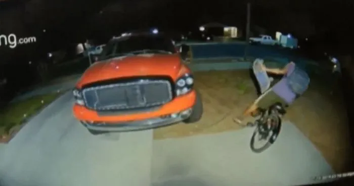 Couple Baits Thieves With Unsecured Bikes And Then Beats Them With Bats, But Not Everyone Thinks It's Okay
