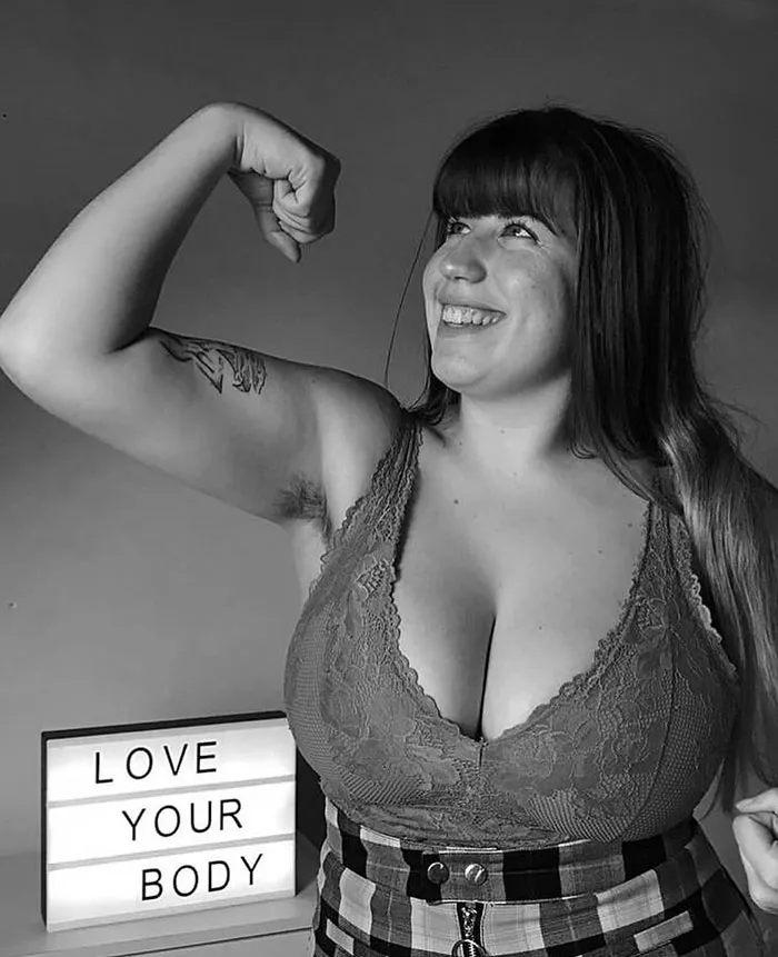 40 Mujeres comparten sus fotos por "Januhairy"