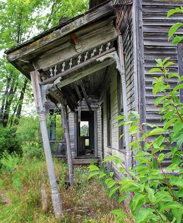 I Explore Abandoned Homes Throughout Rural Wisconsin