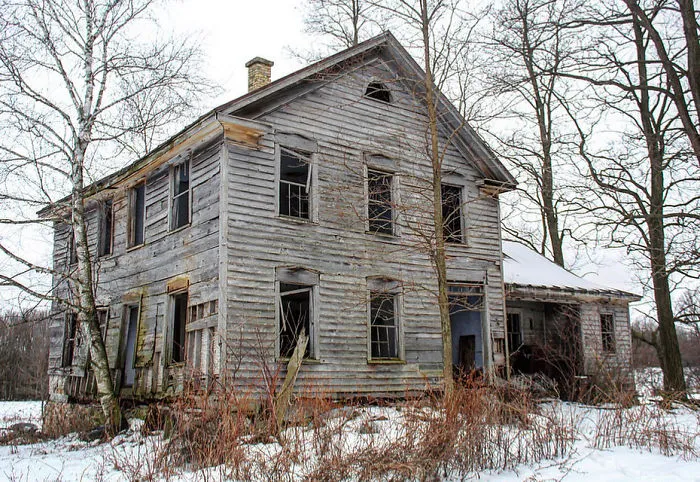 I Explore Abandoned Homes Throughout Rural Wisconsin