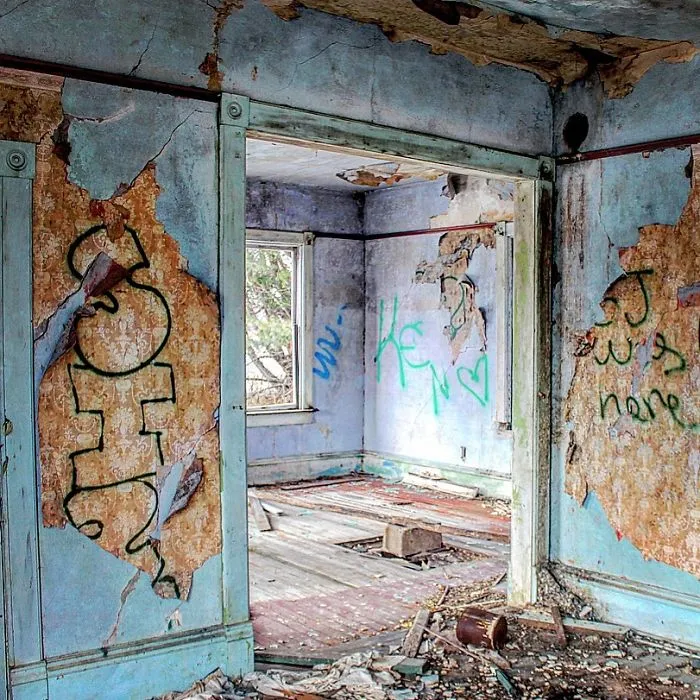 I Explore Abandoned Homes Throughout Rural Wisconsin