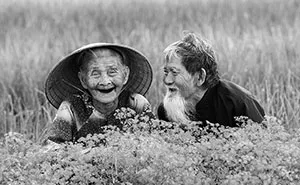 I Photographed The Love Story Of An Old Vietnamese Couple That Has Been Together Since The 30s (15 Pics)