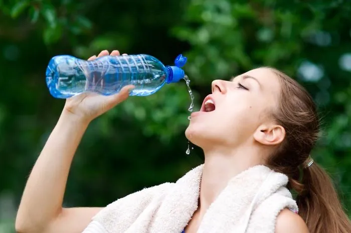 People Are Laughing At These Ridiculous Stock Images That Show Women Completely Unable To Drink Water