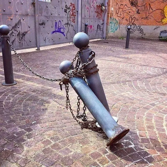 34 Illustrations Of Pop Culture Characters By EFIX Blend Into Walls And Sidewalks
