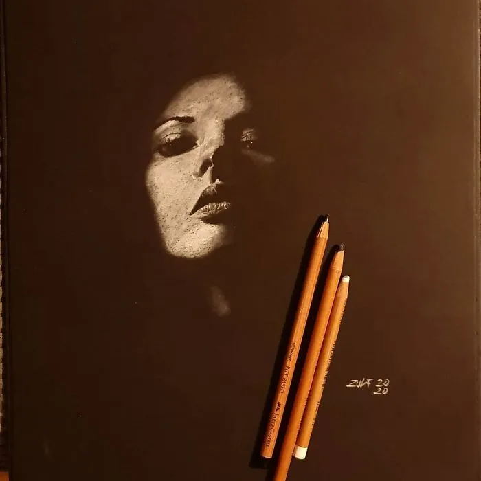 Artist Draws Beautiful Portraits Of Women And They Look Like They're Cast In Light (19 Pics)