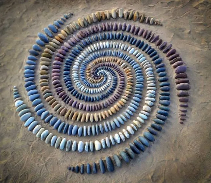 Artist Arranges Stones In Stunning Patterns On The Beach, Finds It Very Therapeutic (30 Pics)