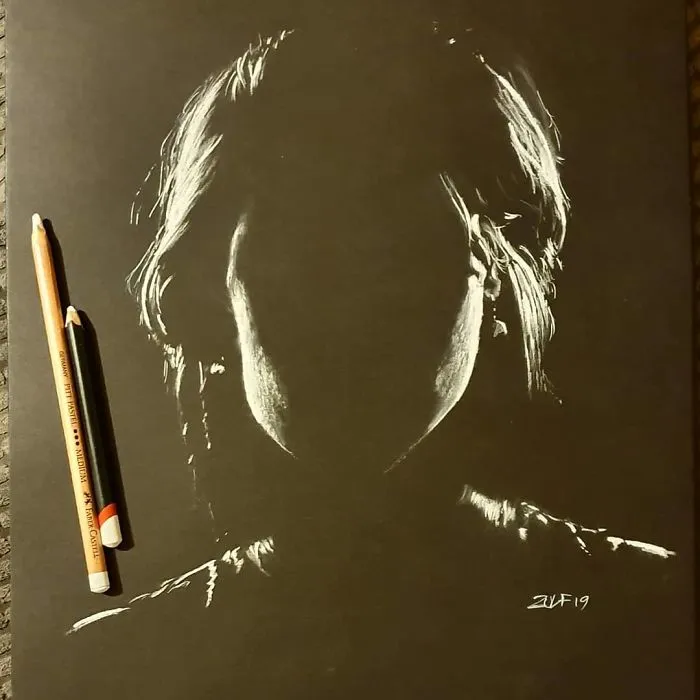 Artist Draws Beautiful Portraits Of Women And They Look Like They're Cast In Light (19 Pics)