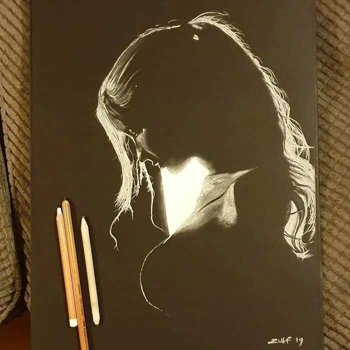Artist Draws Beautiful Portraits Of Women And They Look Like They're Cast In Light (19 Pics)