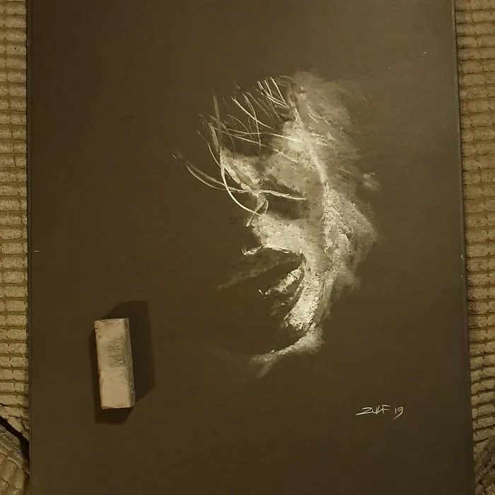 Artist Draws Beautiful Portraits Of Women And They Look Like They're Cast In Light (19 Pics)