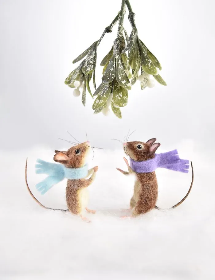 My Teenage Daughter Built Me A Theatre Box So I Could Create Dreamy 3D Scenes With My Needle-Felted Animals (40 Pics)