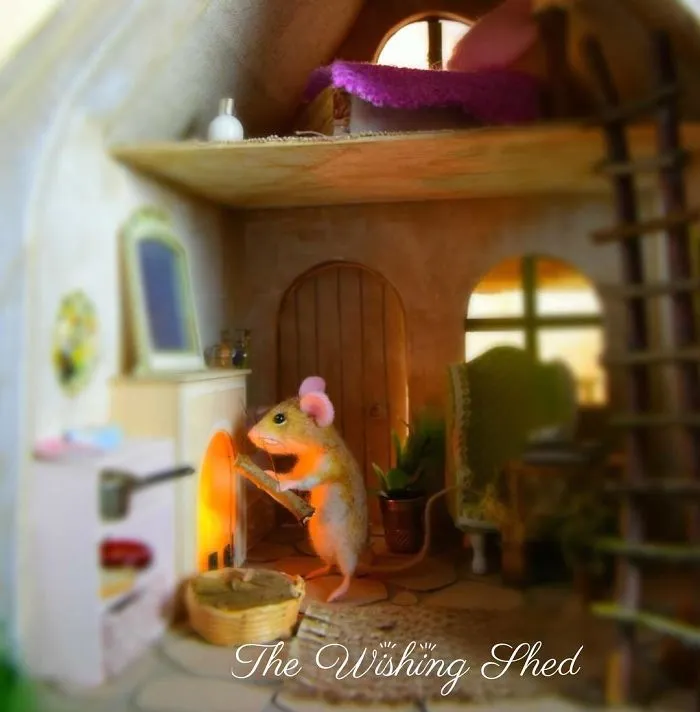 My Teenage Daughter Built Me A Theatre Box So I Could Create Dreamy 3D Scenes With My Needle-Felted Animals (40 Pics)