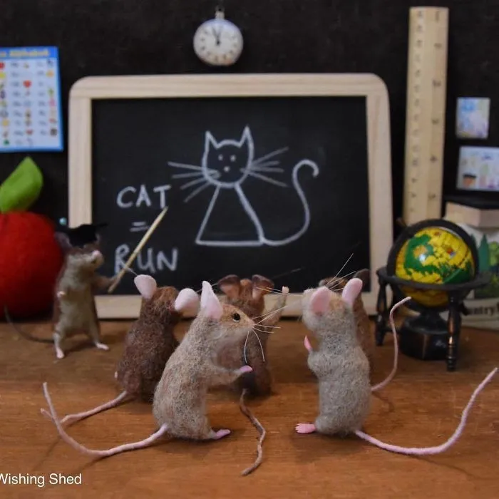 My Teenage Daughter Built Me A Theatre Box So I Could Create Dreamy 3D Scenes With My Needle-Felted Animals (40 Pics)