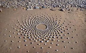 Artist Arranges Stones In Stunning Patterns On The Beach, Finds It Very Therapeutic (30 Pics)