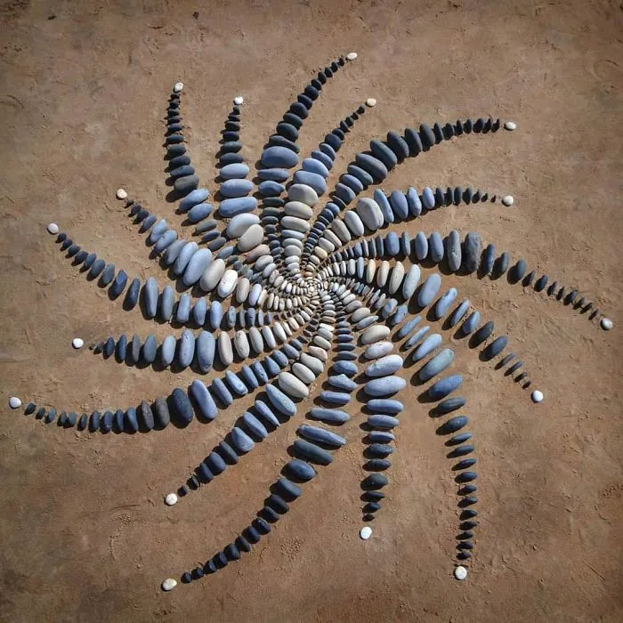 Artist Arranges Stones In Stunning Patterns On The Beach, Finds It Very Therapeutic (30 Pics)