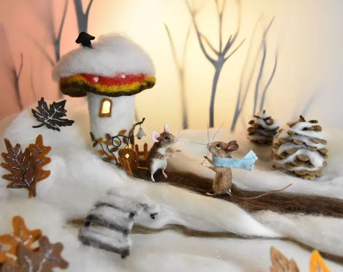 My Teenage Daughter Built Me A Theatre Box So I Could Create Dreamy 3D Scenes With My Needle-Felted Animals (40 Pics)