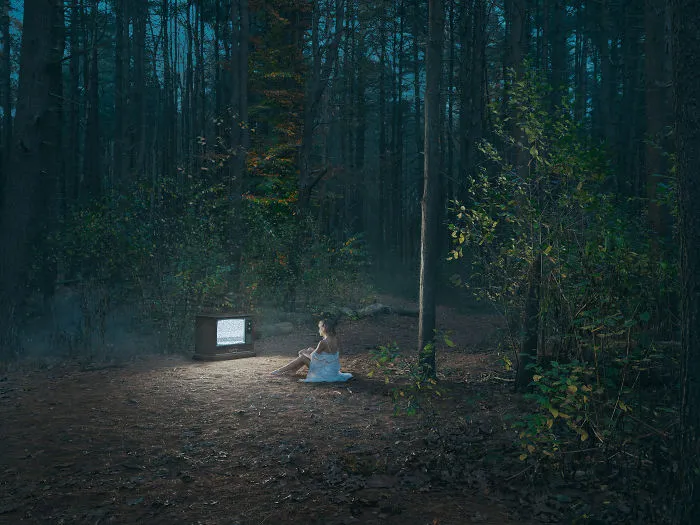Photographer Captures Eerie Portraits That Look Like Horror Movie Posters (81 Pics)