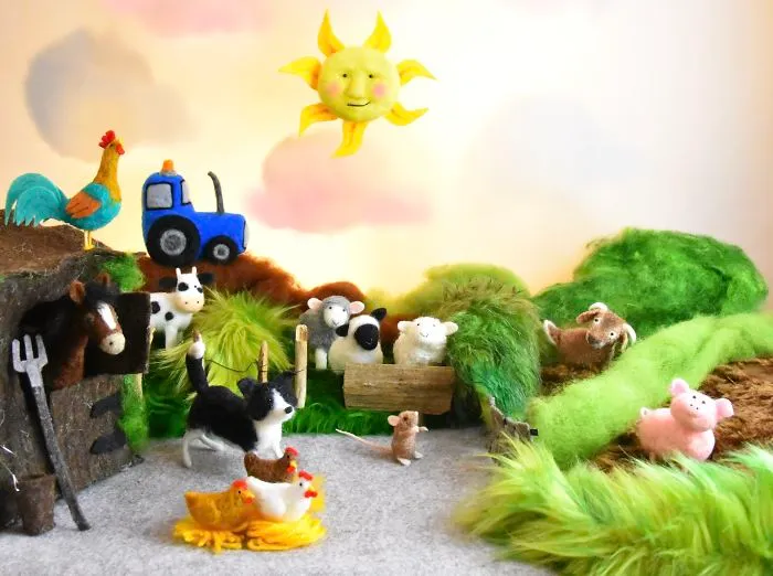 My Teenage Daughter Built Me A Theatre Box So I Could Create Dreamy 3D Scenes With My Needle-Felted Animals (40 Pics)