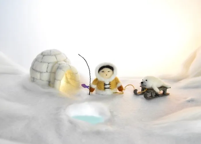 My Teenage Daughter Built Me A Theatre Box So I Could Create Dreamy 3D Scenes With My Needle-Felted Animals (40 Pics)