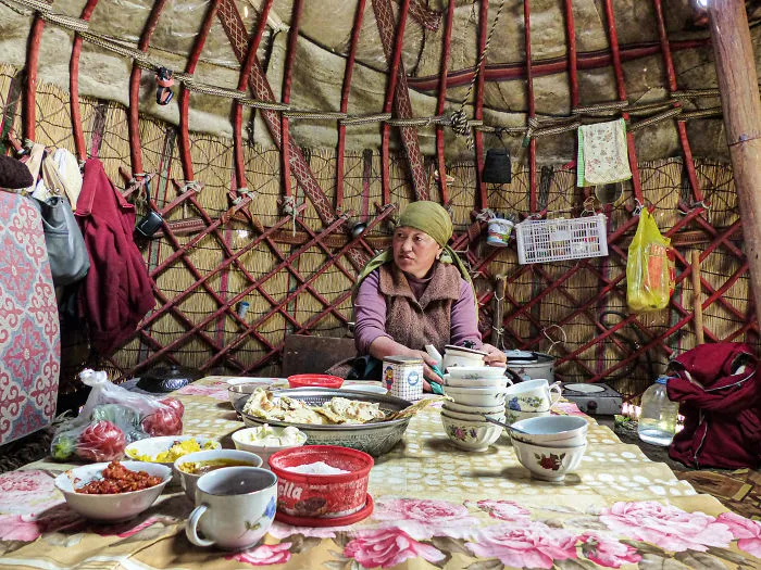 At 22 Years Old, I Came Alone In Kyrgyzstan To Meet Nomadic People In The Mountains