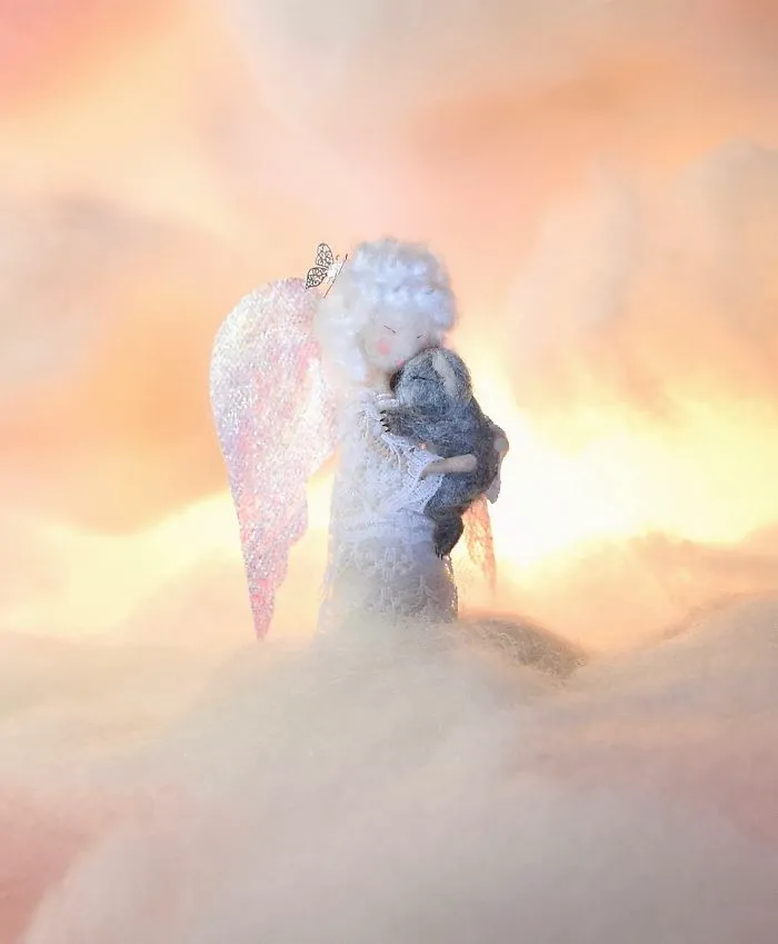 My Teenage Daughter Built Me A Theatre Box So I Could Create Dreamy 3D Scenes With My Needle-Felted Animals (40 Pics)