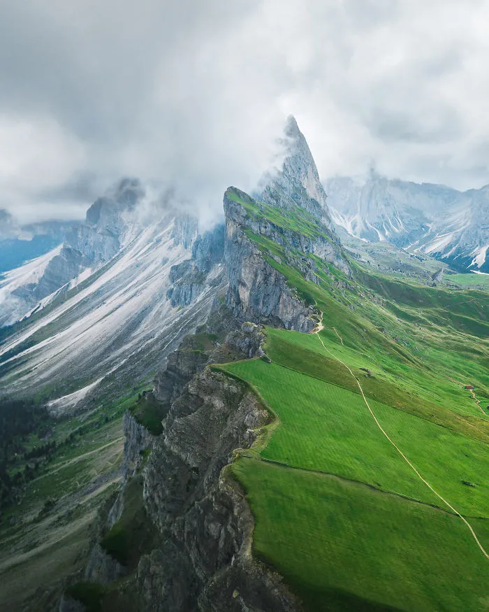 Moody Seceda