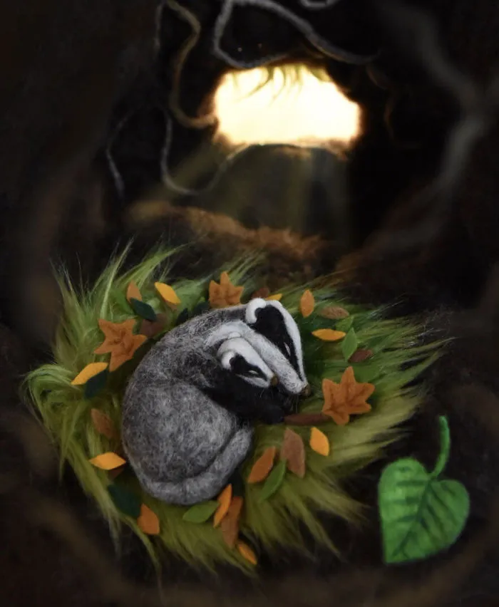 My Teenage Daughter Built Me A Theatre Box So I Could Create Dreamy 3D Scenes With My Needle-Felted Animals (40 Pics)