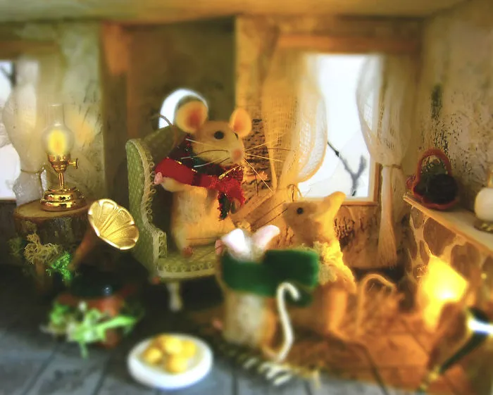 My Teenage Daughter Built Me A Theatre Box So I Could Create Dreamy 3D Scenes With My Needle-Felted Animals (40 Pics)