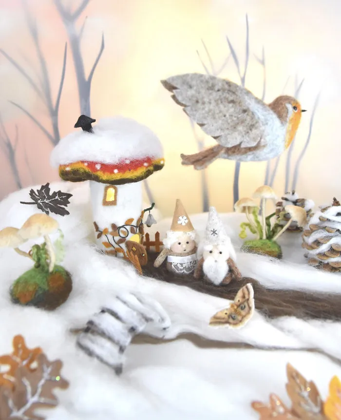 My Teenage Daughter Built Me A Theatre Box So I Could Create Dreamy 3D Scenes With My Needle-Felted Animals (40 Pics)