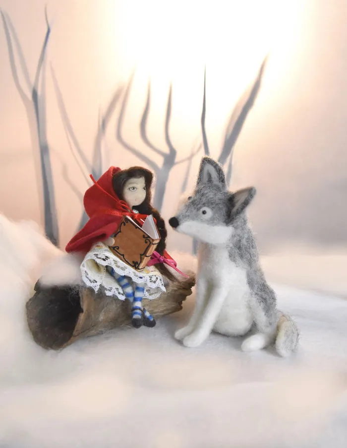 My Teenage Daughter Built Me A Theatre Box So I Could Create Dreamy 3D Scenes With My Needle-Felted Animals (40 Pics)
