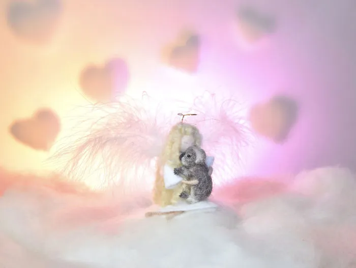 My Teenage Daughter Built Me A Theatre Box So I Could Create Dreamy 3D Scenes With My Needle-Felted Animals (40 Pics)