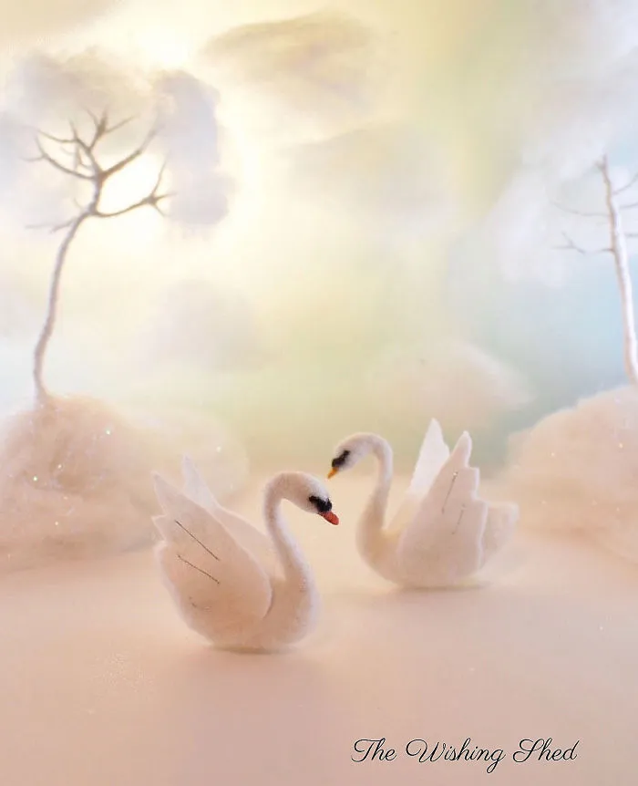 My Teenage Daughter Built Me A Theatre Box So I Could Create Dreamy 3D Scenes With My Needle-Felted Animals (40 Pics)