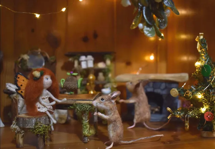 My Teenage Daughter Built Me A Theatre Box So I Could Create Dreamy 3D Scenes With My Needle-Felted Animals (40 Pics)