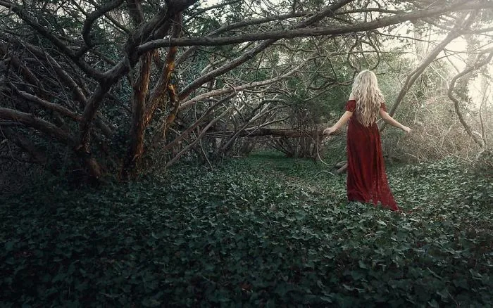 Photographer Captures Eerie Portraits That Look Like Horror Movie Posters (81 Pics)